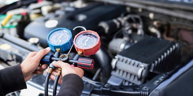 Servicing a car's air-conditioning system